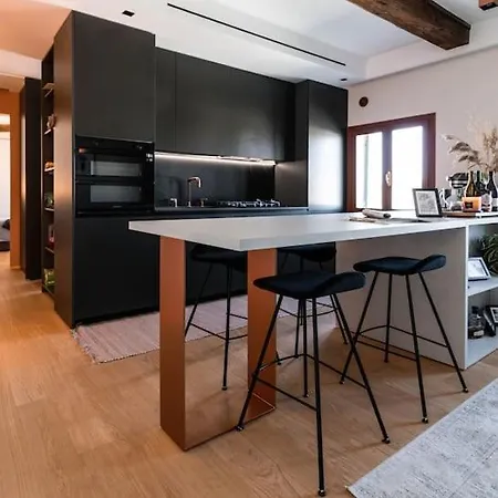 1-bedroom Design With Panoramic View Apartmán *